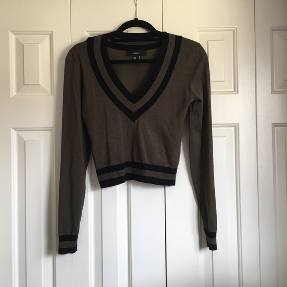 V-neck fitted shirt from Forever 21 - Picture 2 of 3